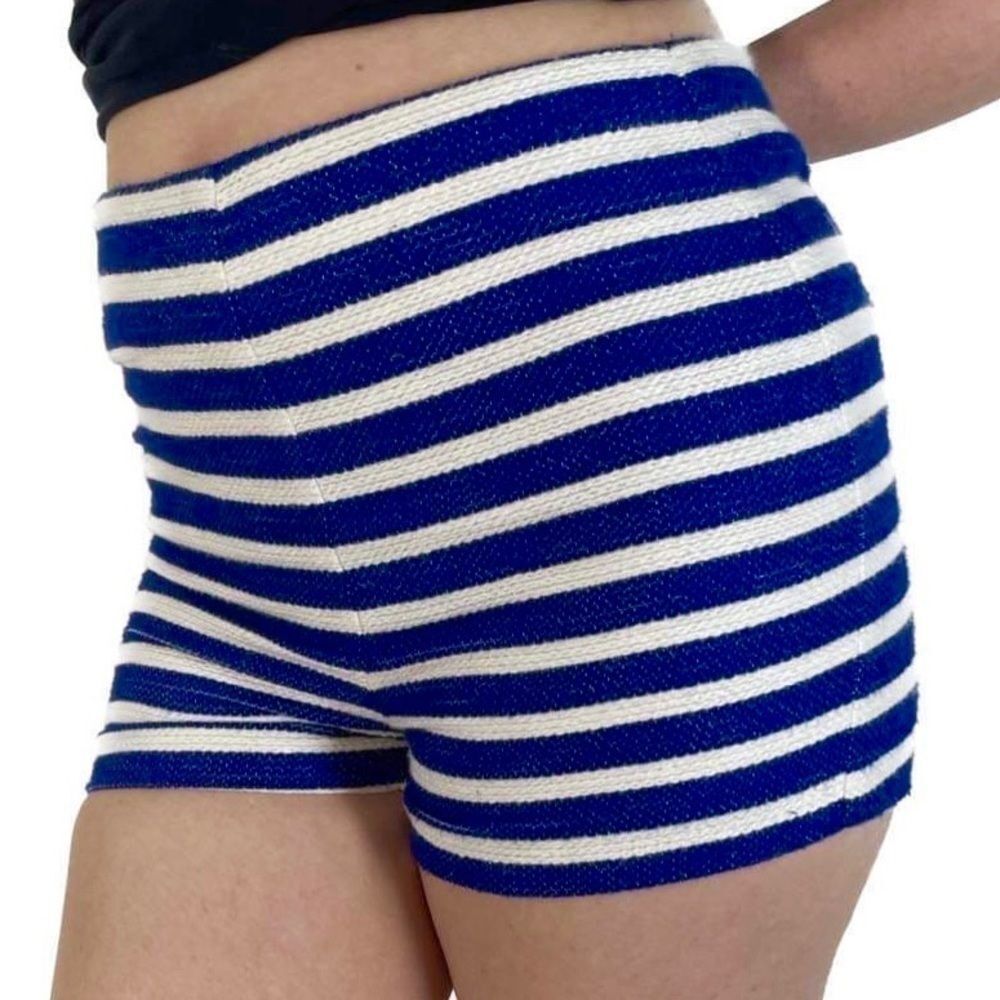 FOREVER 21 - high waisted hot pants